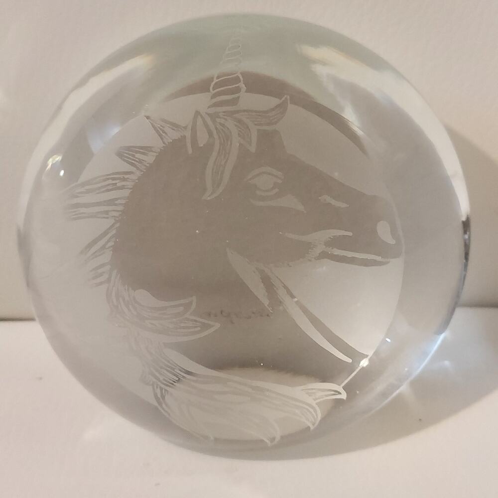 *RARE* Vintage 1983 SIGNED Vandermark Merrit Etched "Unicorn" Paperweight